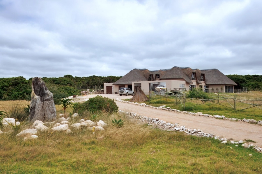 4 Bedroom Property for Sale in Stilbaai Wes Western Cape